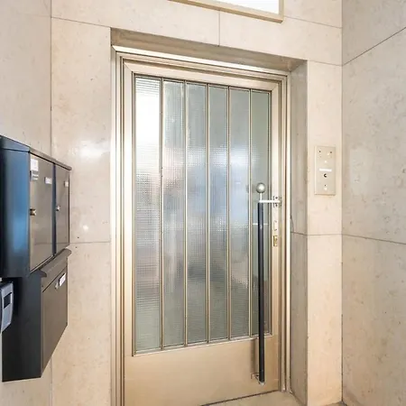 Floor Next To Marienplatz ミュンヘン